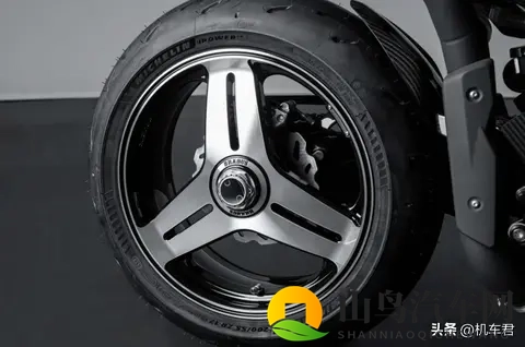 硬！巴博斯1400R，仅售34万，买台玩玩？-1