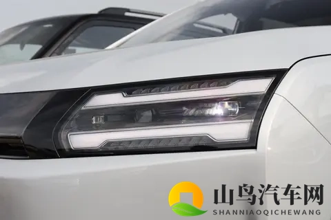 10万级MPV新选项！五菱星光730，家用大7座好开又好坐-2