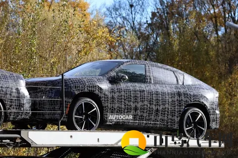 全新宝马iX4电动车抢先亮相,续航里程预计超过500英里-2