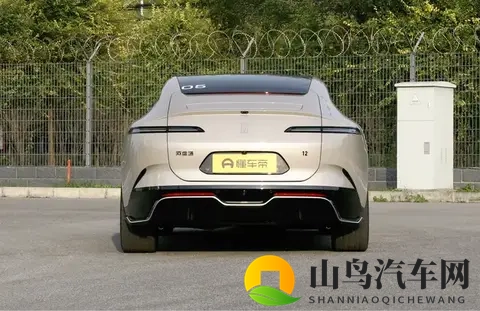 四激光加持+356km纯电续航！阿维塔12十项升级，配置诚意满满-2