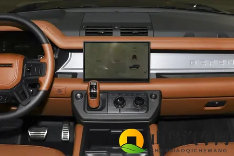 路虎卫士深度体验：V8 版 4 秒破百，硬派越野也能当家用-2