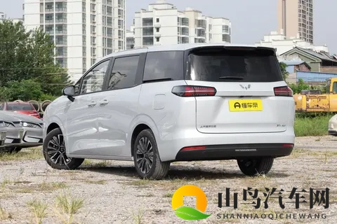 五菱星光730 EV 500km豪华型:家用MPV的空间与实用新选择-3