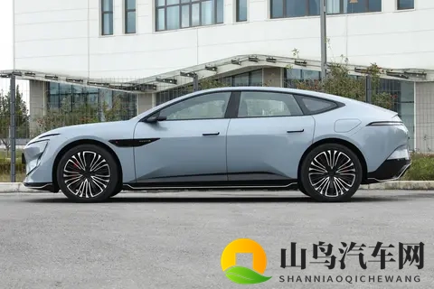 试驾阿维塔12四激光版：全系标配，辅助驾驶升级，续航更长-2