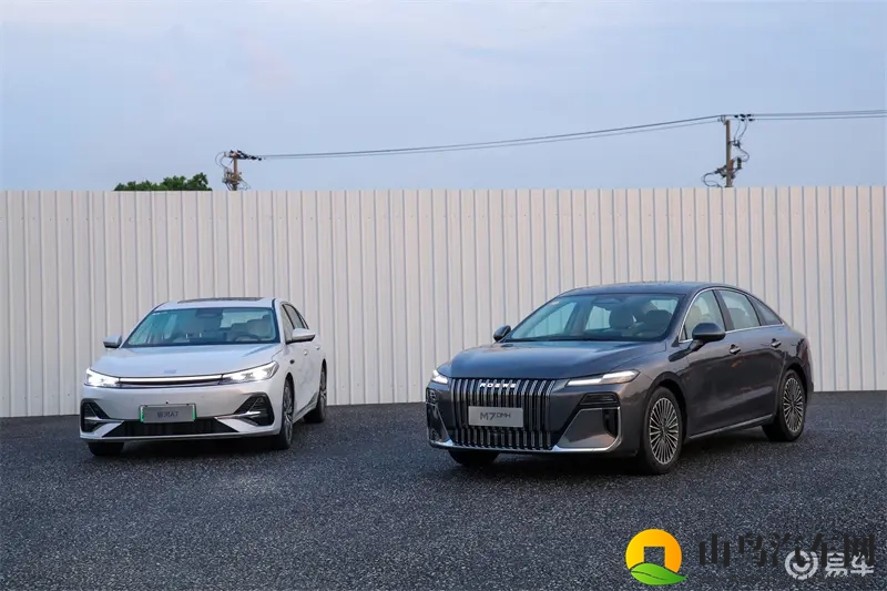 荣威M7 DMH对比银河A7,拉开十万级混动家轿分水岭-1