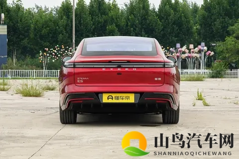 星纪元ES纯电版：中大型轿车的“真香选手”，价格香、操控稳！-1