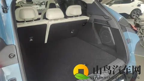 独立试驾新款领克08 EM-P简试：配置大改_价格下调，转向务实路线-2