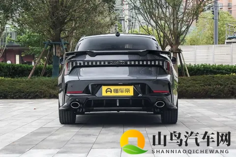 10万级家用轿车该选谁?试驾第三代领克03,全家人都满意-3