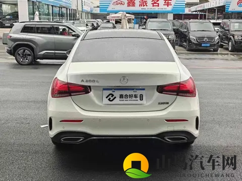 13万多拿下奔驰A级，22年一手车，都市代步精致之选？-1