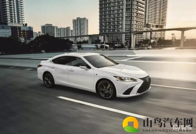 男人把困困放在女人困困:汽车空间布局艺术:打造极致舒适驾乘体验-1