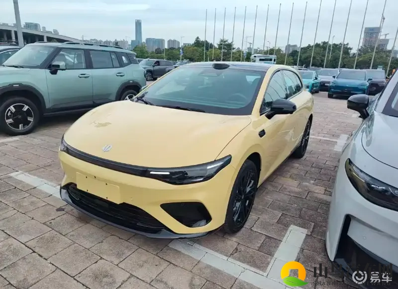 2025广州车展探馆 零跑Lafa5亮相 续航605km-1