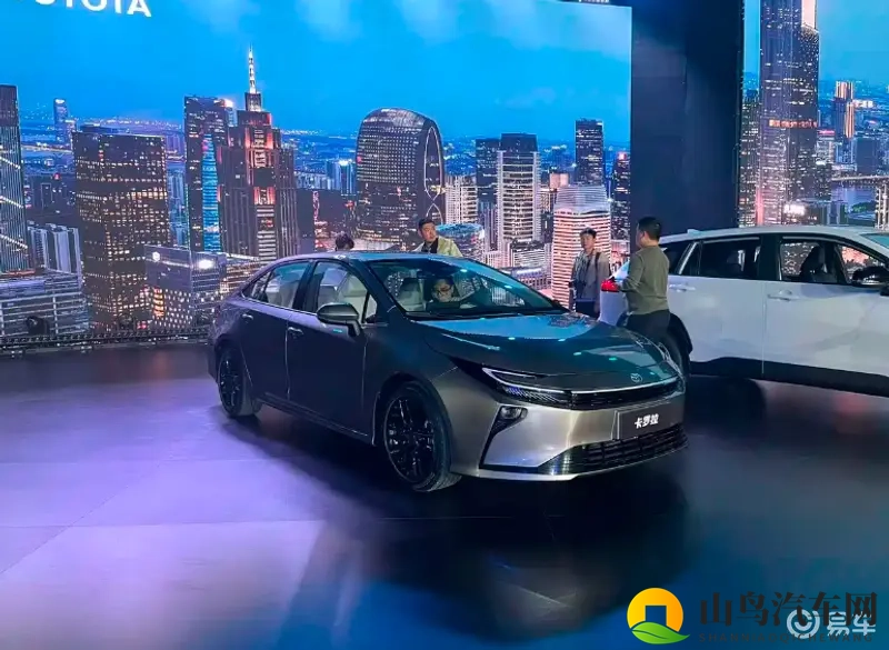 2025广州车展探馆 新款卡罗拉亮相 129英寸大屏-1