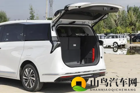 别克 GL8：车型配置解析与性价比推荐​-2