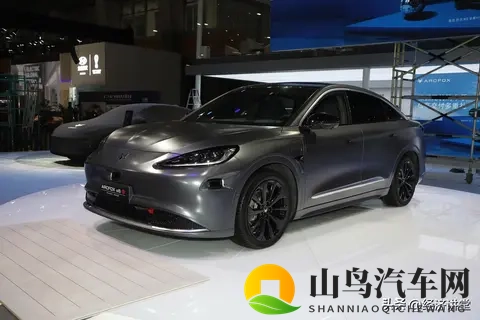 买比亚迪还是极狐阿尔法-2