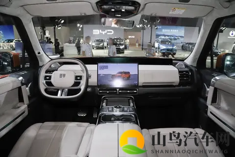 5 米车长 + 173 英寸吸顶屏！捷途纵横 G700 露营、商务，一台车全搞定-1