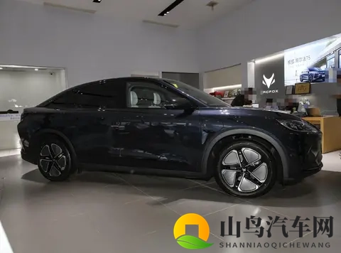 又一国产新能源，轴距2915mm，搭载华为双电机+宁德时代电池-1