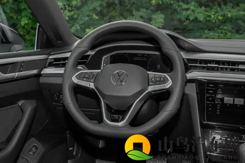 大众CC普通版：炫目与夺目版本，哪款更适合你？-1