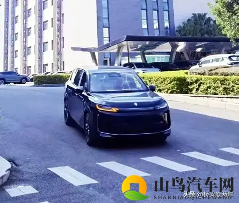 宝骏联手华为推中大型SUV，15万起配鸿蒙座舱+高阶智驾！-2