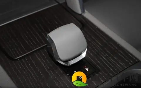 能家用能越野，路虎发现运动产品力均衡，共有三款配置可选-3