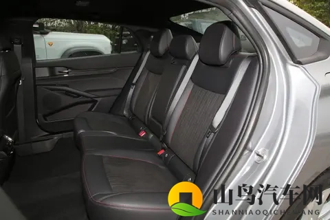 15 万内合资 B 级车有 254 马力？蒙迪欧实测够劲吗-1