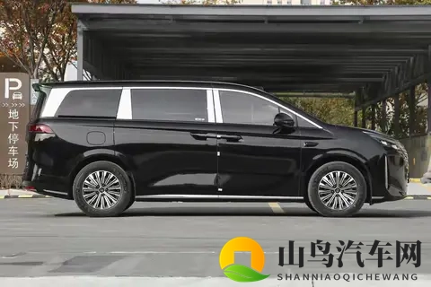 减配入门版增配顶配!2026款比亚迪夏:把区别对待写在配置表上-1