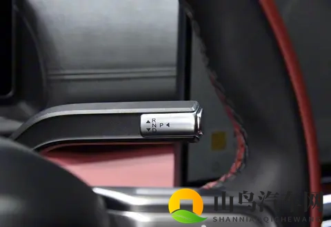 国产旗舰轿车，四座布局，搭载15T插混动力，配激光雷达+NOA辅助-1