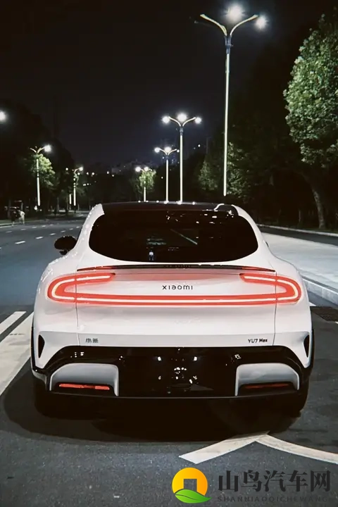 小米YU7实测：2535万起的豪华纯电SUV，835km续航+323秒破百。-2
