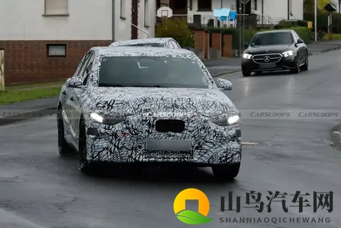 有望2027年发布 纯电动奔驰E级谍照曝光 造型回归传统-3
