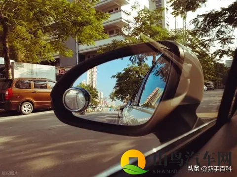 为什么倒车后视镜自动下翻功能被公认为鸡肋?替代它只要几块钱!-2