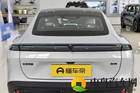 实拍深蓝L06，内外兼修的实力派，带你领略不一样的魅力-1