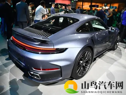 25秒破百！新款保时捷911 Turbo S在2025进博会国内首发-1