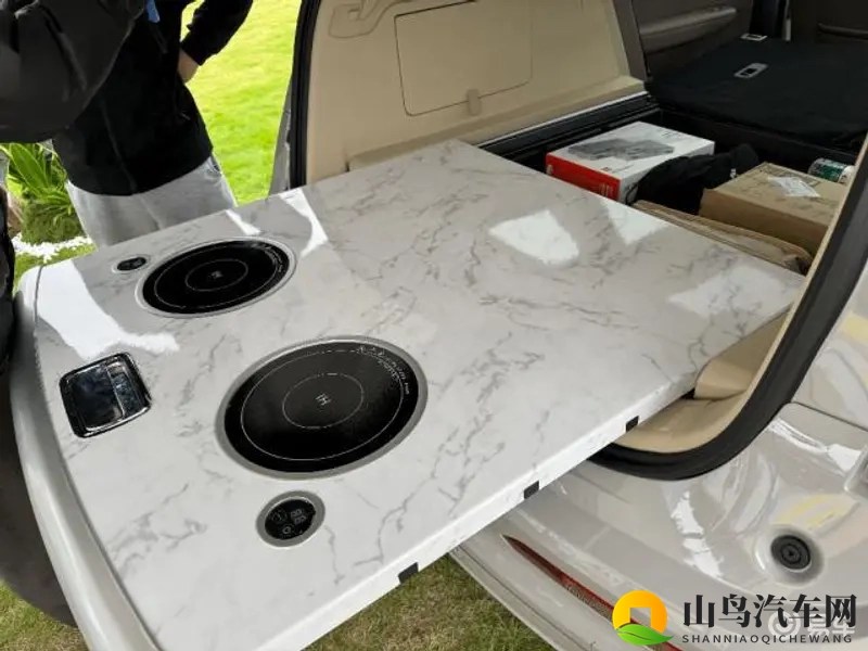 『热搜-你怎么看？』厨房、淋浴间也能塞进新能源汽车？-1