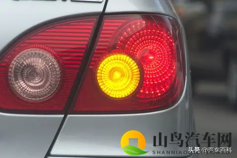 开车不打转向灯，28%事故因它起，新规罚到肉疼！-2