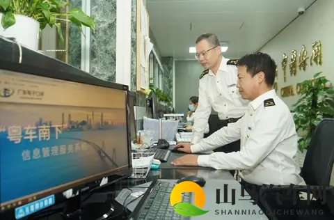 首单“粤车南下”香港停车场车辆海关备案手续完成-1