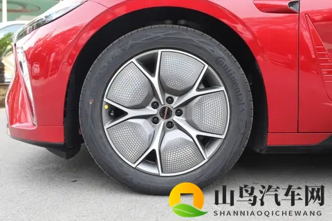 新手怕停车难?这车自己能搞定!置换再补1万,轻松拥有不纠结-1