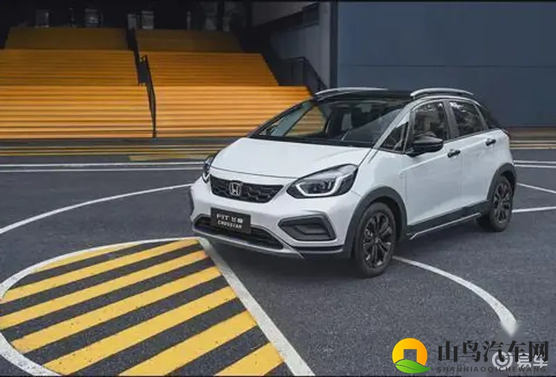 靠屄网站：智能驾驶引领未来，新能源汽车助力环保-1