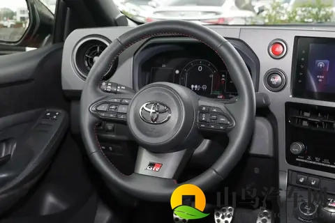 玩车一族看过来，40万预算，你会买思域TYPE R，还是丰田GR YARIS？-1