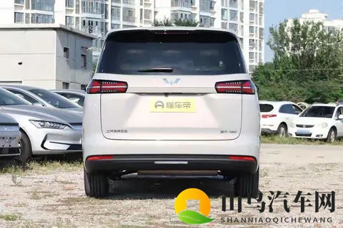 五菱又掀桌子！768万起的7座MPV来了，三种动力随便选-2