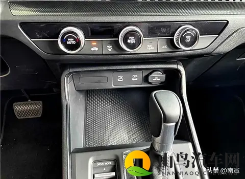 麻花演员李蓉蓉：李蓉蓉跨界驾豪车，新生活新期待-2