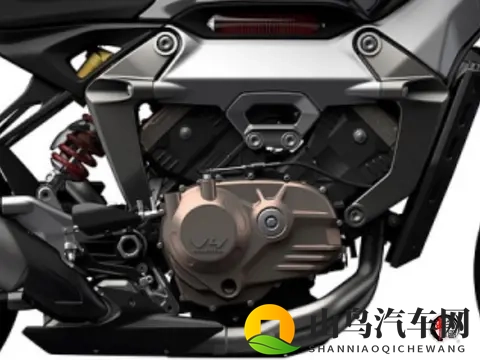 万元级V4动力！钱江QJMOTOR EQUUS 600咖啡骑士，即将亮相米兰-3