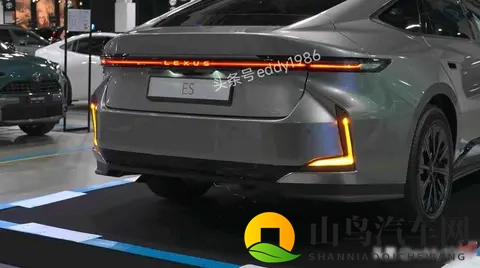 雷克萨斯ES实车现形记，纯电混动双线突围，暗藏玄机的豪华陷阱-1