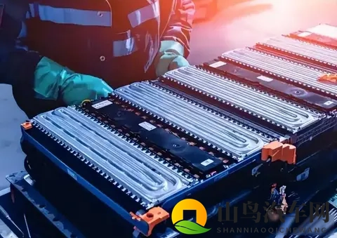 续航焦虑，充电排队，电池怕撞——郑润锡团队要改写电动车规则-3