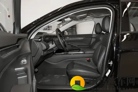 15万落地合资中型车,油耗、空间、动力都给足了惊喜-2