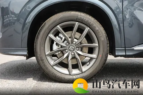 体验蓝电E5 PLUS先享版：230km续航+电混全时四驱，展现硬核实力-3