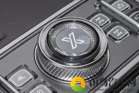 值得冲！纵横G700深度实测：能渡江河、能跑高速，还带卫星通讯-3