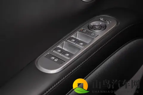 试驾帕里斯帝，适合二胎家庭，30万级大七座＋25T混动系统！-2