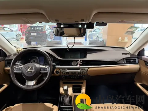 十年雷克萨斯ES,5万公里油电混动,这才是成熟男人的座驾?-2