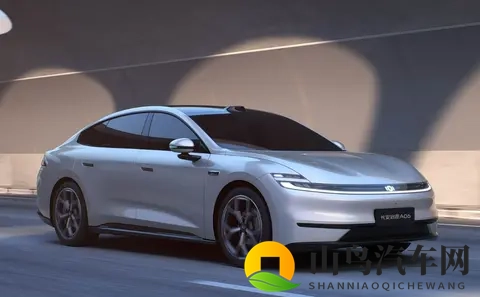 又一全新中大型轿车来袭！1099万起，启源A06开卖，网友：稳了-3