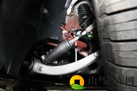 1898万元起,标配800V+8295芯片,2025款星纪元ES适合谁?-2