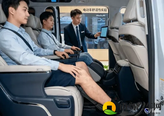 黄应用：智能驾驶新篇章：技术革新引领未来出行-2