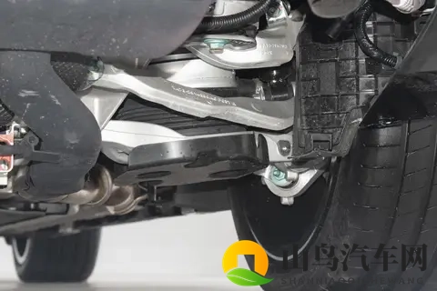 别让第三排成摆设！腾势N8L深度体验：这才叫全家VIP的真相-3